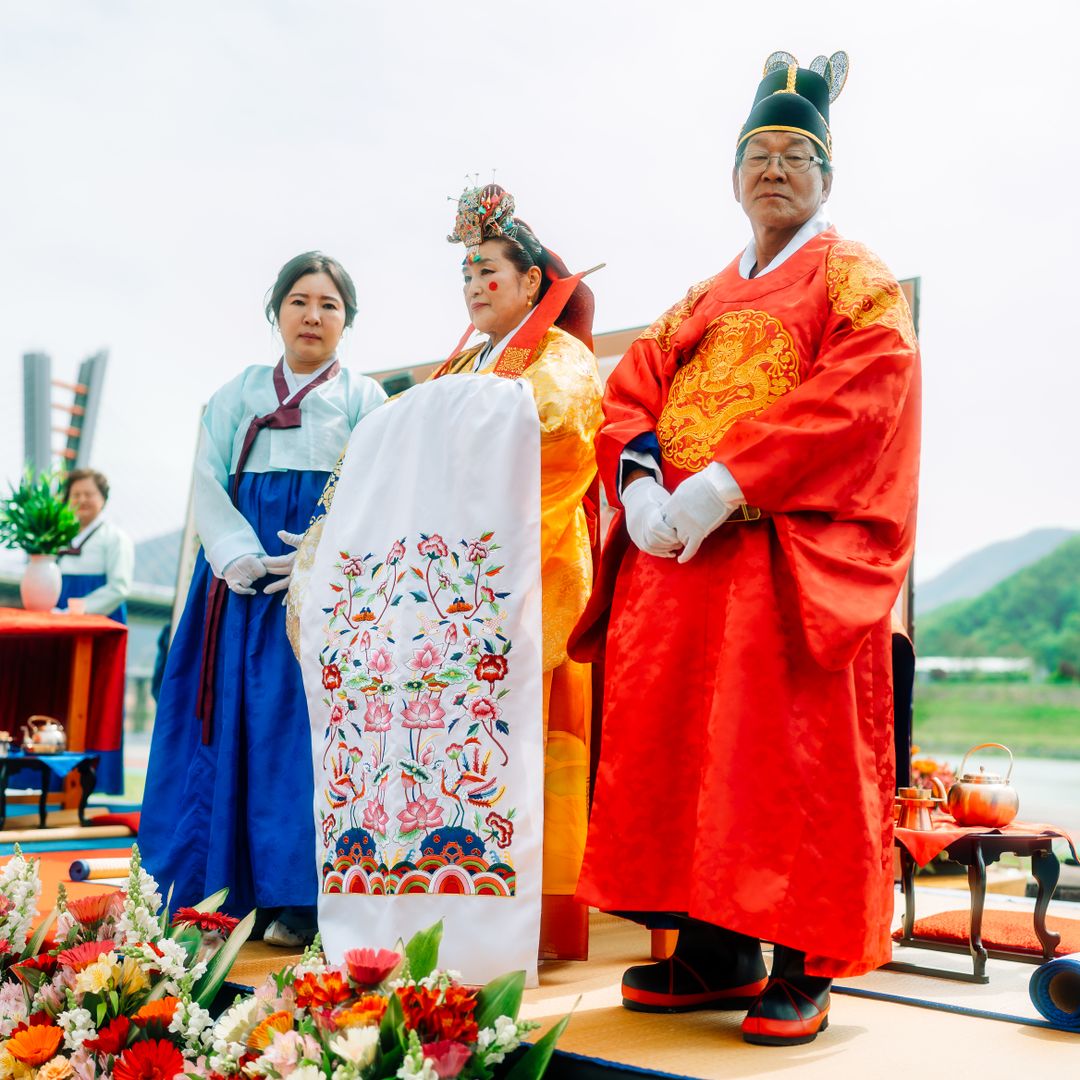 Navigating Korean Wedding Guest Etiquette 2026: Financial Customs, Attire, and Venue Protocols for International Couples